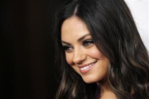  Mila Kunis Bercanda Tunangan Bersama Channing Tatum