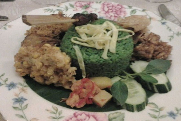  Restoran Bungarampai: Buketan, Nasi Berwarna Hijau