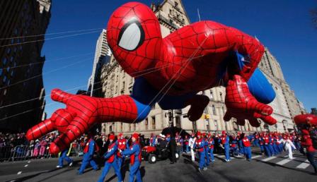  Kampanye Earth Hour: Wah, Spiderman Hadir di Singapura