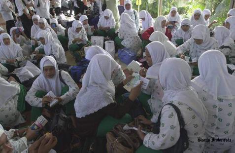  NASIB SATINAH: Agung Laksono Terkejut Besaran Diyat Melonjak
