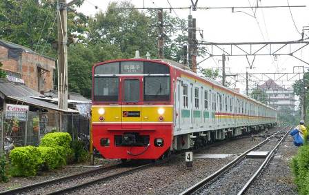  KERETA COMMUTERLINE: Penumpang Kini Bisa Gunakan Layanan Dompetku