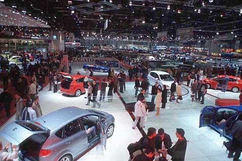  Penjualan Mobil Lampaui 100.000 Unit Per Bulan