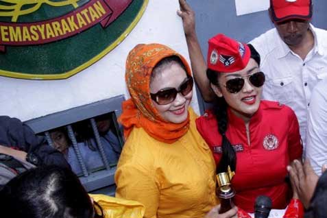  Julia Perrez Kampanyekan Antigolput di Twitter