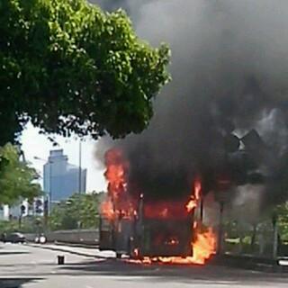  BUSWAY TERBAKAR: Transjakarta Hangus di Pasar Rumput Manggarai