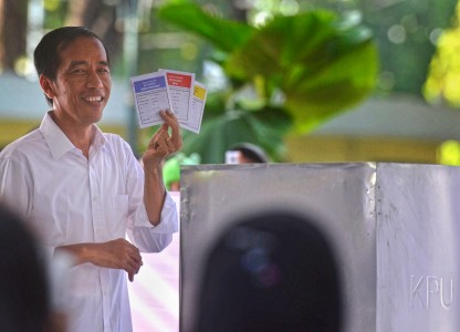  FOTO PILEG 2014: Jokowi Mencoblos di TPS Menteng