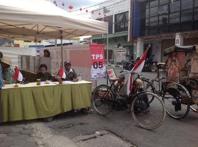  PILEG 2014: TPS 05 Cibadak Tampilkan Tema Perjuangan