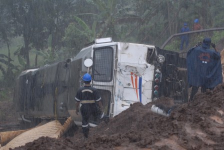  FOTO: Evakuasi KA Malabar yang Terguling di Tasikmalaya