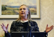  HILLARY CLINTON: Nyaris Kena Lemparan Sepatu Saat Berpidato