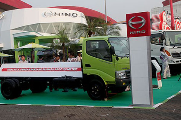  Hino Tampilkan 4 Truk di Pameran Otomotif Semarang