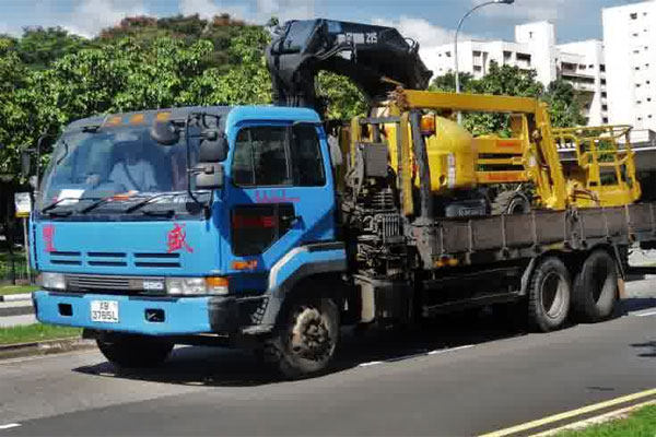  UD Trucks Stop Produksi Big Thumb