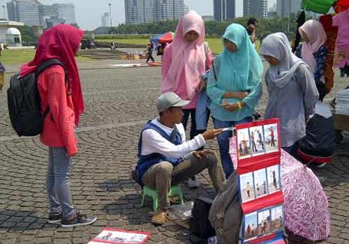  LIBUR AKHIR PEKAN: Pemotret Keliling di Monas Raup Rp1 Juta/Hari