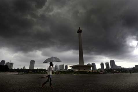  PRAKIRAAN CUACA : Malam Ini Jakarta Hujan Deras