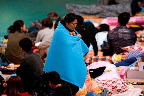  FERI SEWOL TENGGELAM: Keluarga Protes Penyelam Sipil Tak Boleh Bantu Pencarian