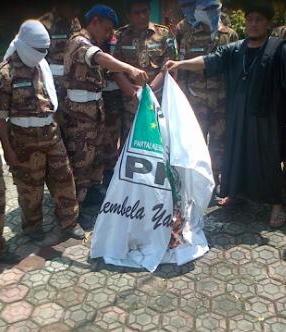  Pilpres 2014: Puluhan Pendukung Rhoma Irama di Cirebon Bakar Bendera PKB