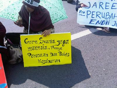  Ratusan Guru Sekolah Swasta Demo di Kantor Wali Kota Cirebon