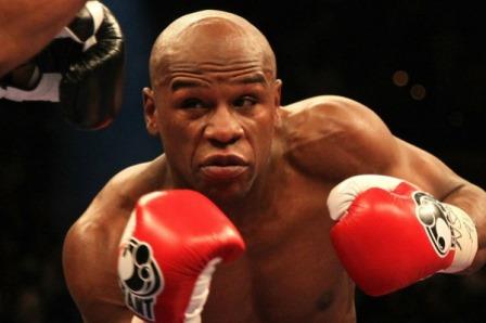  Menang Angka atas Maidana, Mayweather Pertahankan Rekor Tak Terkalahkan