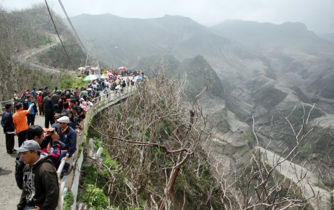  Area Letusan Gunung Kelud Dipadati Wisatawan