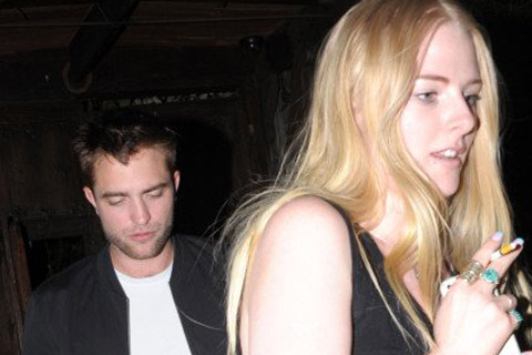  Ini Pacar Baru Robert Pattinson?