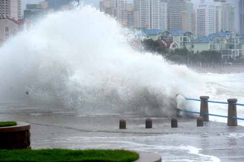  BMKG: Awass, Gelombang Pasang Air Laut Bangka Belitung Capai 2,43 Meter