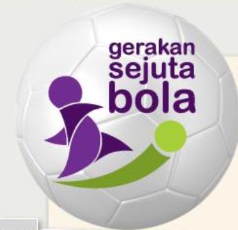  GERAKAN SEJUTA BOLA: Jelang Piala Dunia, Sumber Alfaria Trijaya Bagikan 5.000 Bola Sepak