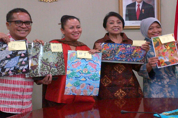  Monica Witarsa Juara Pertama Lomba Desain Batik Raja Ampat