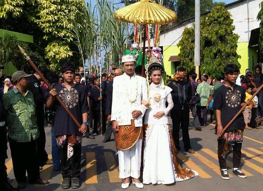  PG Sindanglaut Gelar Tradisi Pengantin Tebu