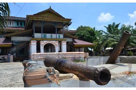  Obyek Wisata Sumut: Istana Lima Laras, Kemegahan yang Terkikis