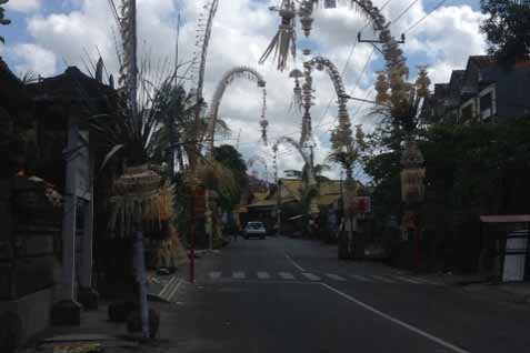  HARI RAYA GALUNGAN: Begini Suasana Jalanan di Denpasar, Bali