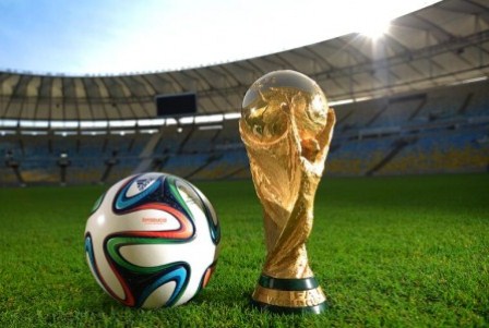  BRASIL RUSUH: Demonstran Serbu Lokasi Trofi Piala Dunia 2014
