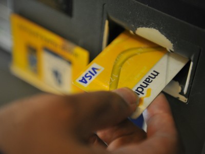  OJK Minta Perbankan Tingkatkan Sistem Keamanan ATM