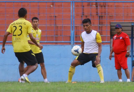  Imbang Lawan Persib, Pelatih Arema Sebut Anak Buahnya Kurang Konsentrasi