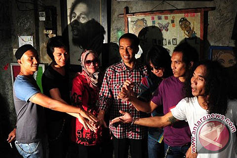  Jokowi Kunjungi Markas Slank