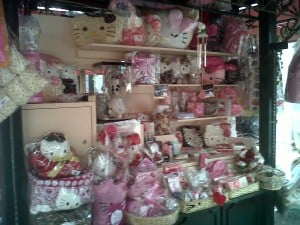  Penjualan Barang-barang Hello Kitty Turun Di AS