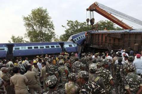  TABRAKAN KERETA di India Tewaskan 26 Orang