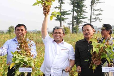  PRABOWO vs JOKOWI, Capres Prabowo Lantik Aher Ketua Tim Pemenangan di Jabar