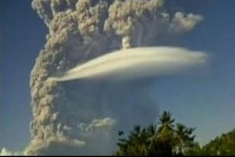  GUNGUNG SANGEANG: Pengungsi Butuh Masker