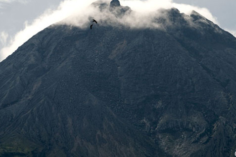  GUNUNG SANGEANG MELETUS: Garuda Batalkan Penerbangan ke 5 Daerah