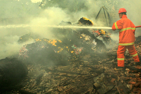  KLH Tutup Lahan Terkontaminasi Limbah B3 di Bogor