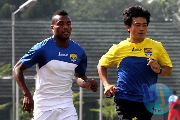  Persib Bandung: Djanur Bilang Penampilan Djibril Ada Peningkatan