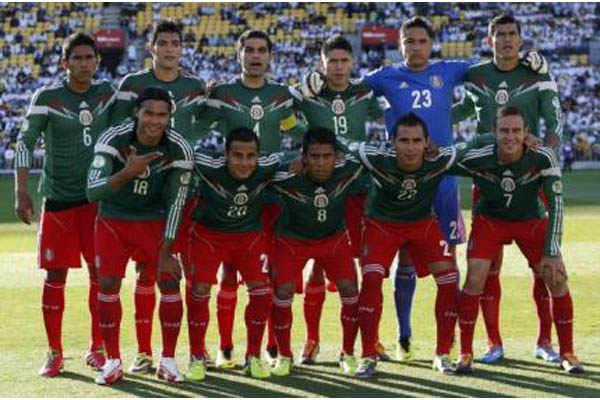  PIALA DUNIA 2014: Tim Meksiko Naik Taksi Ke Tempat Latihan