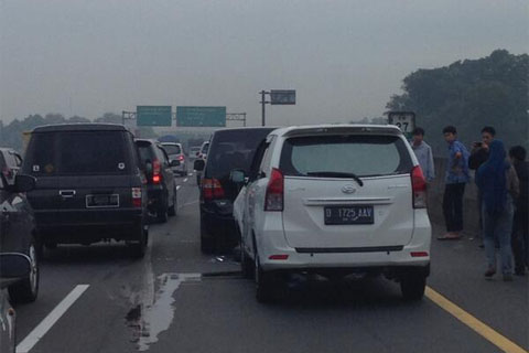  Kecelakaan Tol Cikunir Bikin Lalu Lintas Tersendat