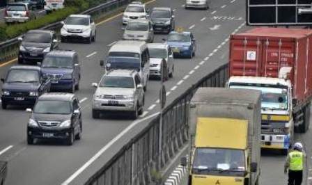  INFO LALU LINTAS: Waspadai Dampak KecelakaanTruk Kontainer di Tol Kebun Jeruk