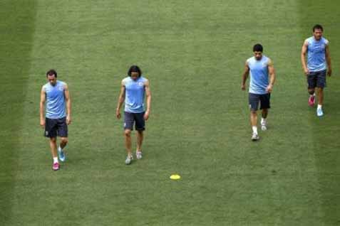  PIALA DUNIA 2014: Uruguay Vs Kosta Rika, Luis Suraez Belum Bisa Diturunkan