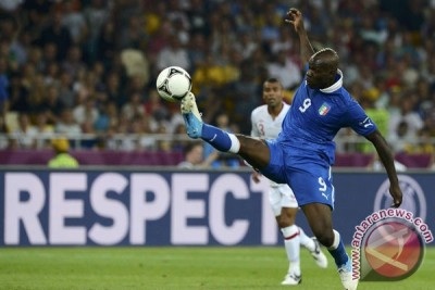  Inggris vs Italia: Balotelli Cetak Gol, Skor Sementara 1-2