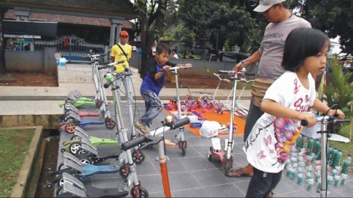  Penghasilan Tukang Sewa Otopet Ini Rp8 Juta/Bulan