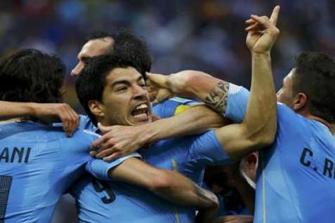  PIALA DUNIA 2014: Inggris Ditekuk Uruguay 1-2, Suarez Semangati Gerard