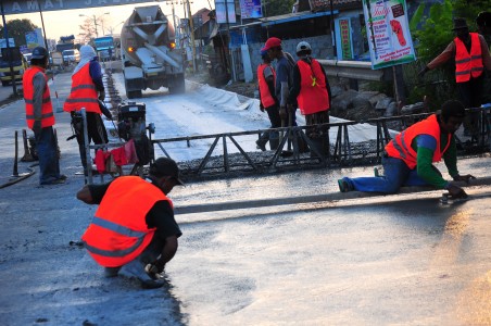  Jelang Mudik, Perbaikan Jalan Cirebon-Bandung Terus Dikebut