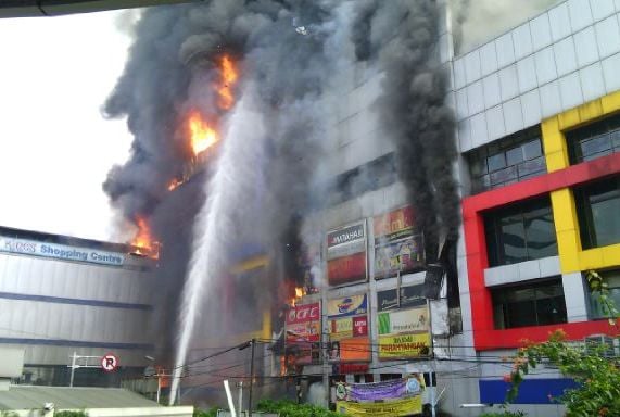  Kings Shopping Terbakar: Aparat TNI Cegah Masuknya Warga