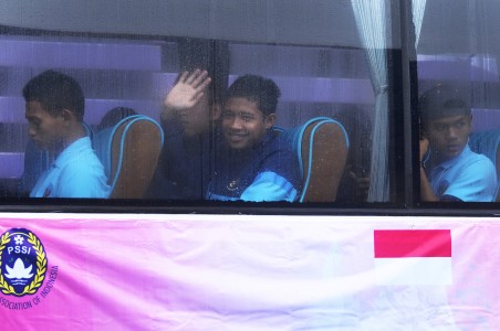  Timnas U-19 Tiba di Bandara Husein