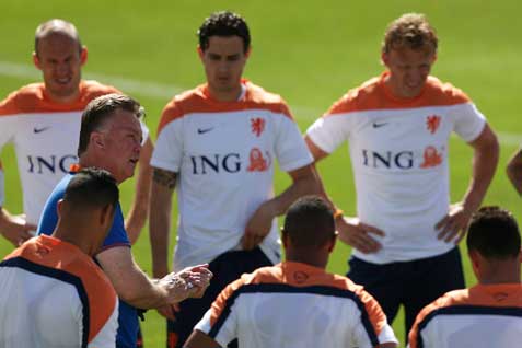  PEREMPAT FINAL PIALA DUNIA 2014: Kuyt Puji Keandalan Strategi Louis van Gaal
